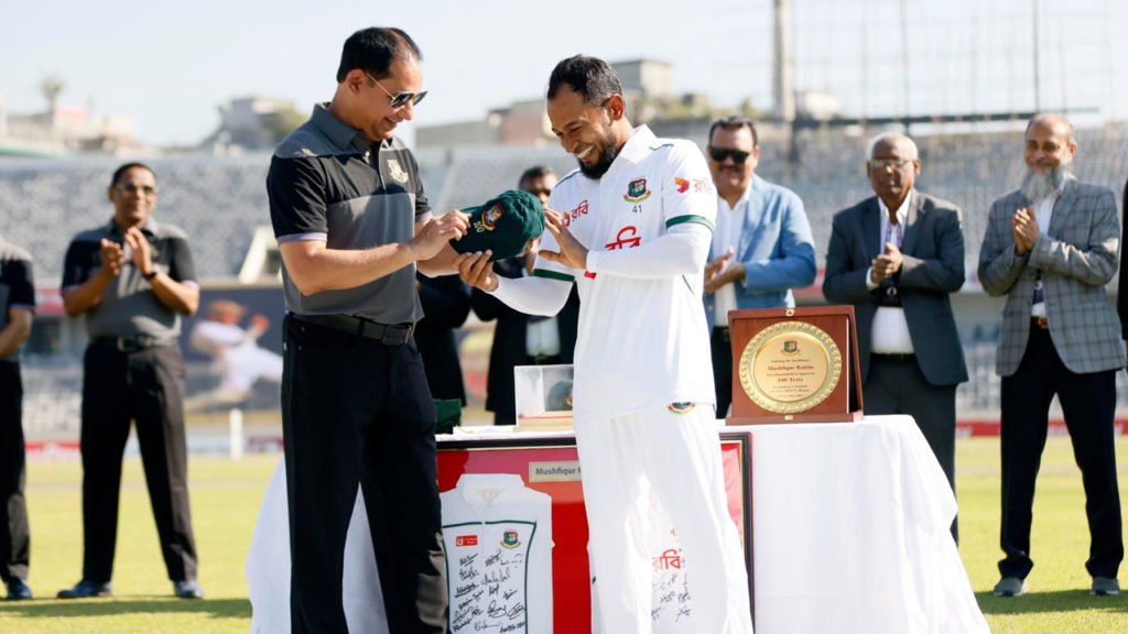 শততম টেস্ট খেলতে নেমে মাইলফলক অর্জন মুশফিকের