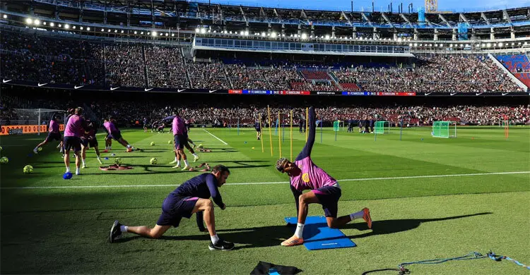 ক্যাম্প ন্যুতে বার্সেলোনার প্রত্যাবর্তন: ঐতিহাসিক ঘরে অনুশীলনে উচ্ছ্বসিত সমর্থকরা
