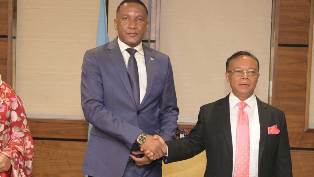 বাংলাদেশ- বতসোয়ানা কূটনৈতিক সম্পর্ক জোরদারের পদক্ষেপ: হাইকমিশনার পরিচয়পত্র পেশ