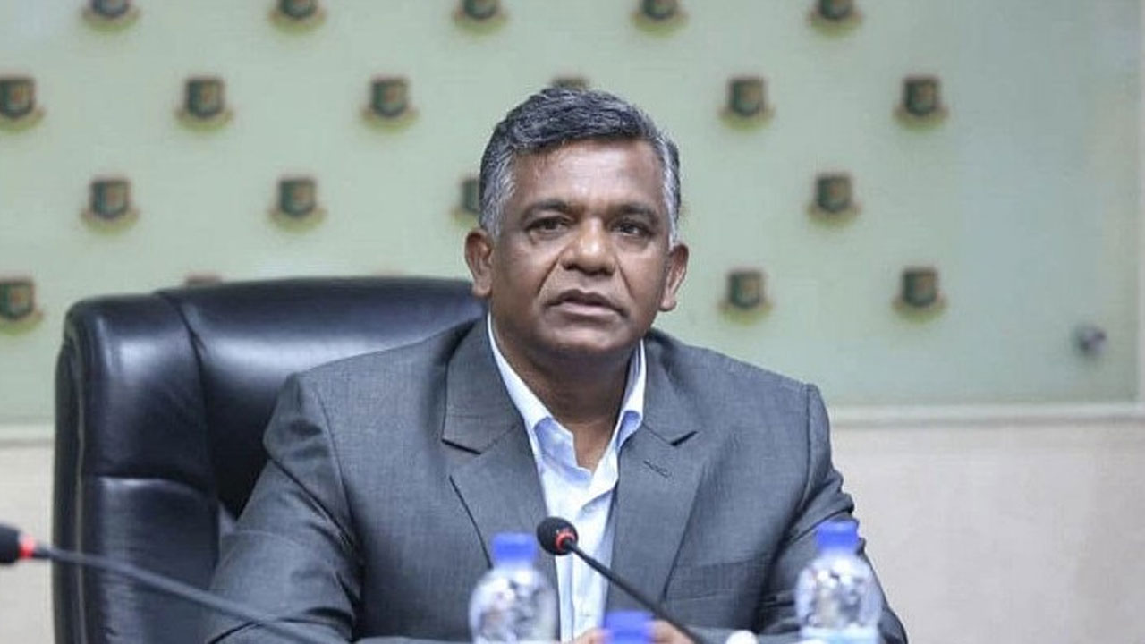 বিসিবি সভাপতির অপ্রত্যাশিত দেশত্যাগে ক্রিকেট প্রশাসনে ধোঁয়াশা