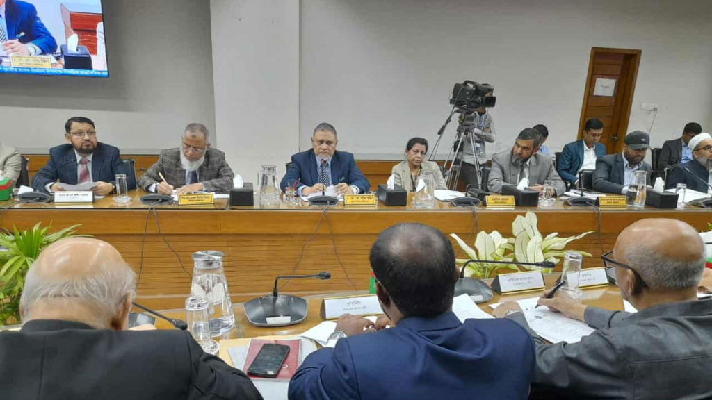 আচরণবিধি লঙ্ঘনে জিরো টলারেন্স, সরকারি কর্মকর্তাদের ভোটের ব্যবস্থা