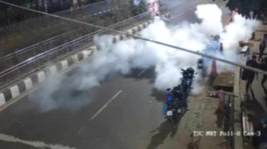 টিএসসি মোড়ে ককটেল বিস্ফোরণে সরকারি কর্মকর্তা আহত