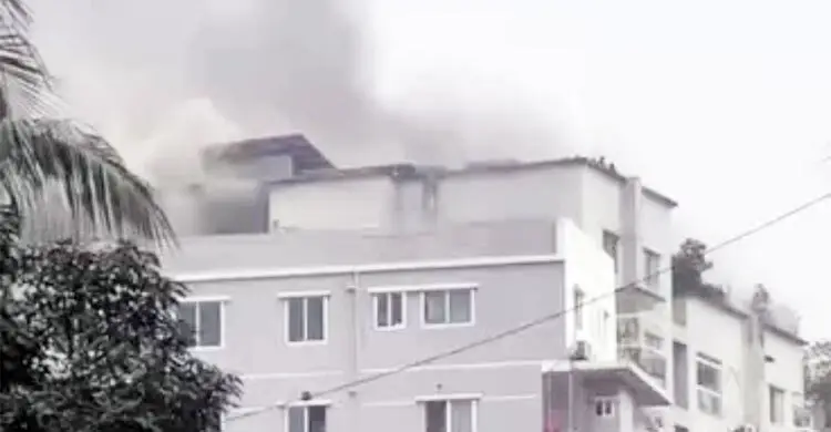 মোহাম্মদপুরে বহুতল ভবনে আগুন, ফায়ার সার্ভিসের দ্রুত নিয়ন্ত্রণে