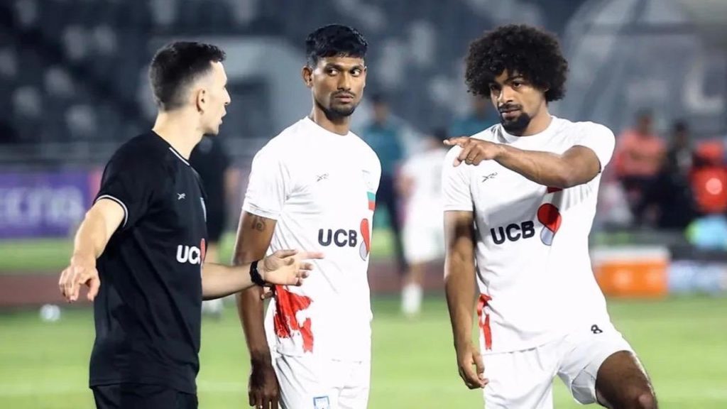 বাংলাদেশের মিডফিল্ডার হামজা চৌধুরীর স্মরণীয় পারফরম্যান্স