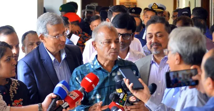 মহান বিজয় দিবসে অস্থিরতার আশঙ্কা নেই, প্যারেড হবে না: স্বরাষ্ট্র উপদেষ্টা