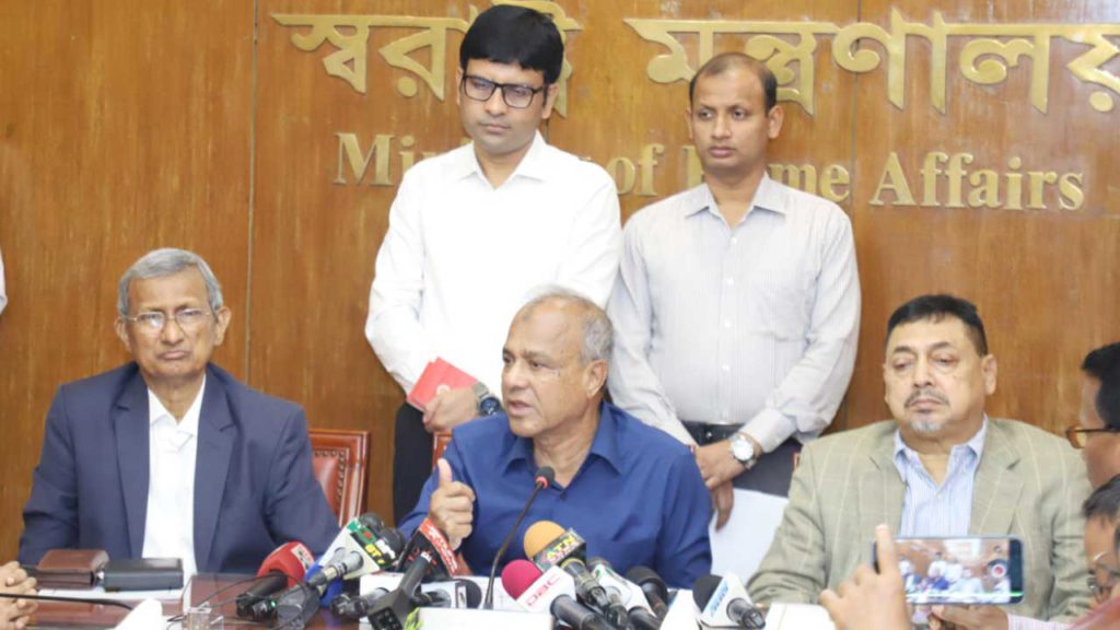 নির্বাচনের আগে আইনশৃঙ্খলা পরিস্থিতির অবনতি হওয়ার কোনো আশঙ্কা নেই ; স্বরাষ্ট্র উপদেষ্টা : জাহাঙ্গীর আলম