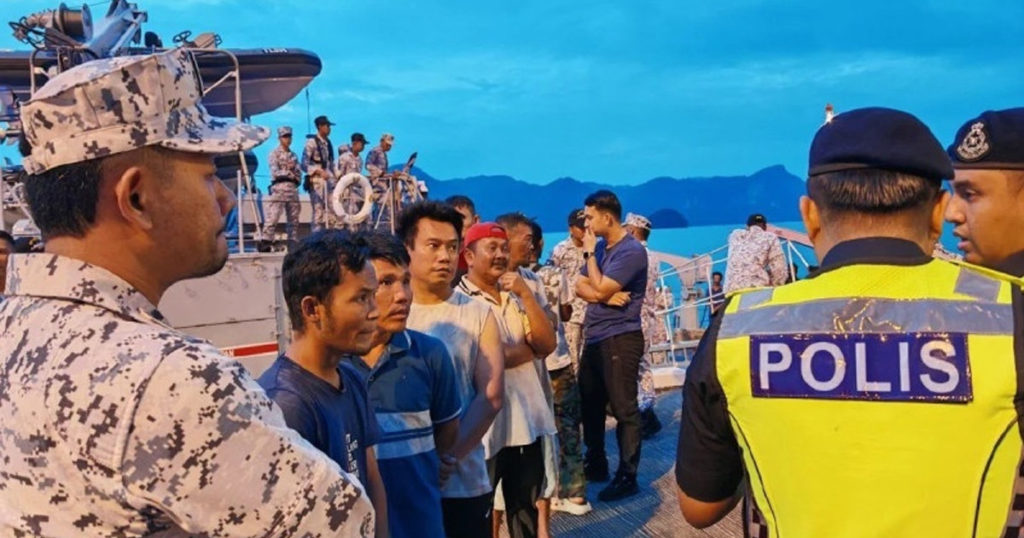 মালয়েশিয়ায় নৌকাডুবি: ১৮ জন উদ্ধার, ১ জনের মৃত্যু