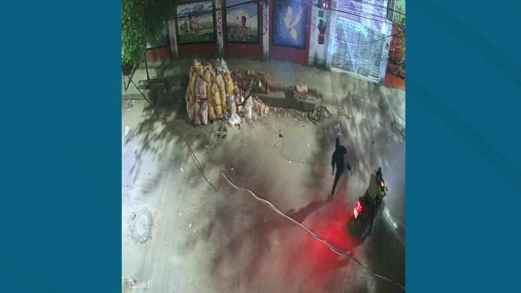 প্রিপারেটরি স্কুলে দুটি পেট্রোল বোমা নিক্ষেপ