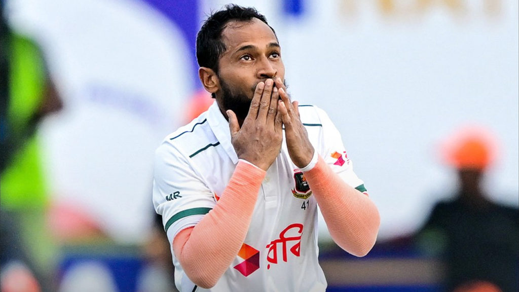 মুশফিক শততম টেস্টে সেঞ্চুরি করে ইতিহাস গড়লেন
