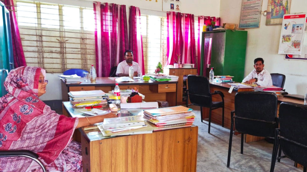 সরকারি প্রাথমিক বিদ্যালয়ে সহকারী শিক্ষকদের কর্মবিরতি অব্যাহত, বার্ষিক পরীক্ষা অনিশ্চিত