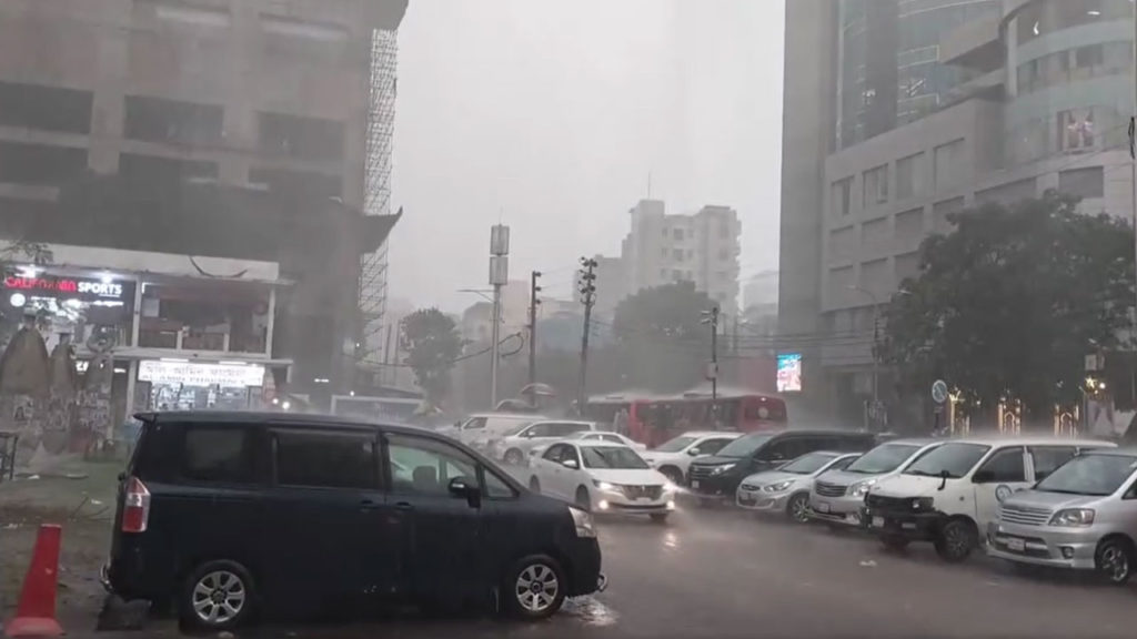 রাজধানীতে গত ২৪ ঘণ্টায় ৬৩ মিমি বৃষ্টি, আজ আবহাওয়া শুষ্ক থাকার সম্ভাবনা