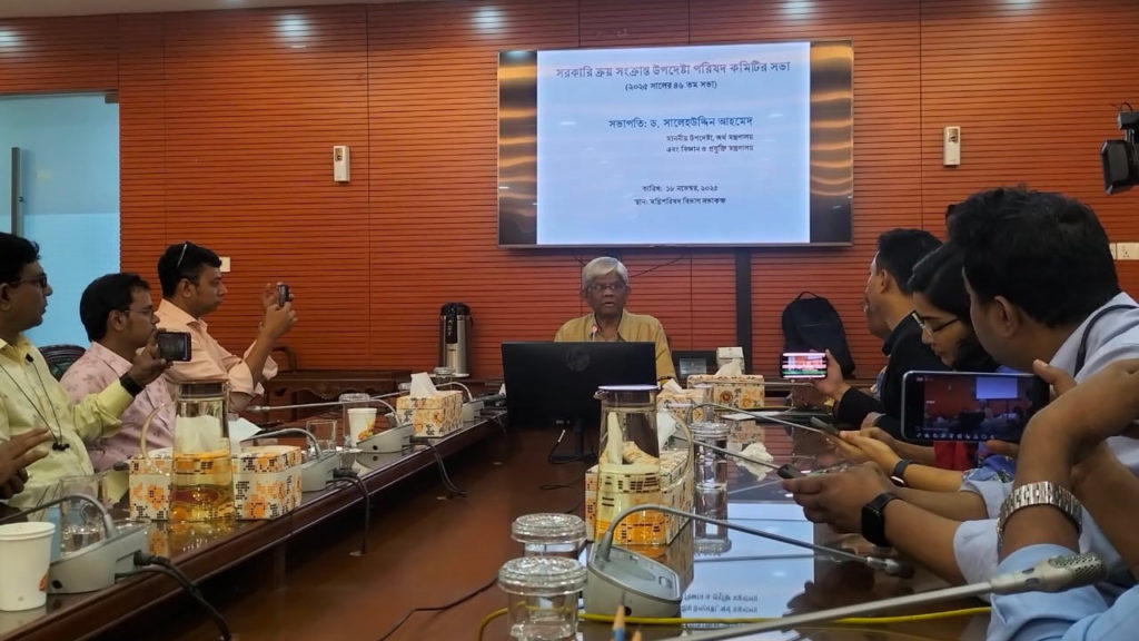 আসন্ন জাতীয় নির্বাচনে স্পর্শকাতর এলাকায় আইনশৃঙ্খলা বাহিনীর সদস্যদের নিরাপত্তা জোরদারের জন্য বডি ক্যামেরা ব্যবহার করা হবে