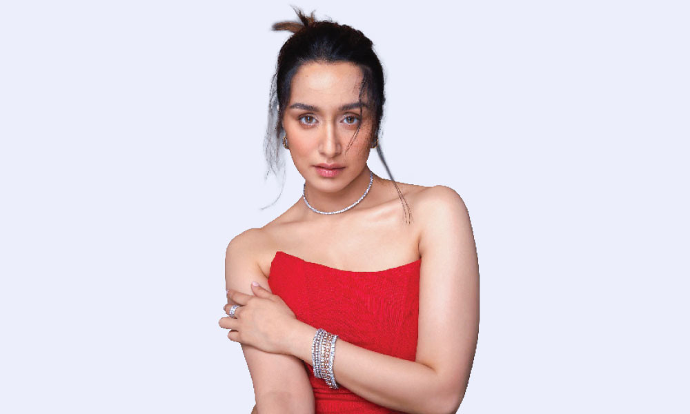 শ্রদ্ধা কাপুর অভিনীত বিঠাবাঈ নারায়ণগাঁওকরের বায়োপিক ‘ইথা’ নিয়ে নতুন খবর