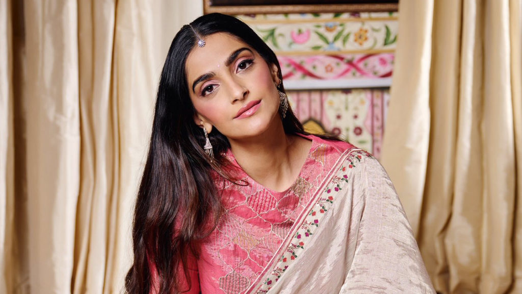 সোনম কাপুরের দ্বিতীয় সন্তানের আগমন ঘিরে বলিউডে আনন্দের আবহ