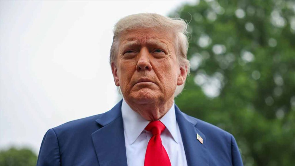 ইউক্রেনকে টমাহক ক্ষেপণাস্ত্র দিতে অস্বীকৃতি ট্রাম্পের, ‘যুদ্ধ জটিল করতে চাই না’