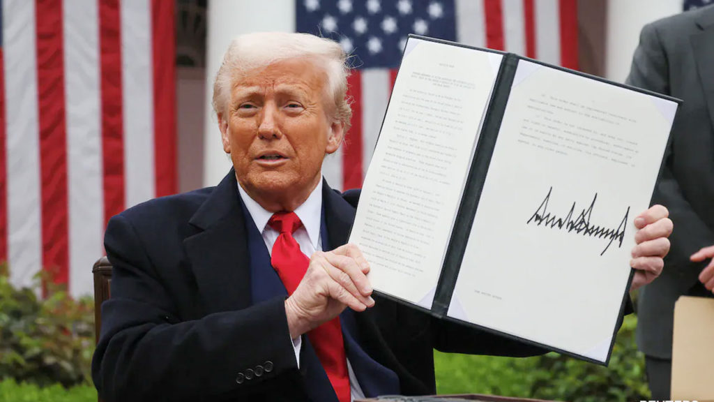 ভারতীয় মশলা, চা, কাজু, বাদামের ওপর থেকে শুল্ক প্রত্যাহার করলেন ট্রাম্প অর্থনীতি ডেস্ক