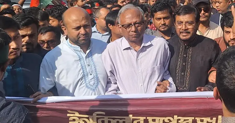 ওসমান হাদির হামলার ৪৮ ঘণ্টার মধ্যে অভিযুক্তদের গ্রেপ্তার না হলে আগামী ১৫ ডিসেম্বর সরকারবিরোধী কর্মসূচি :ড. মাহমুদুর রহমান