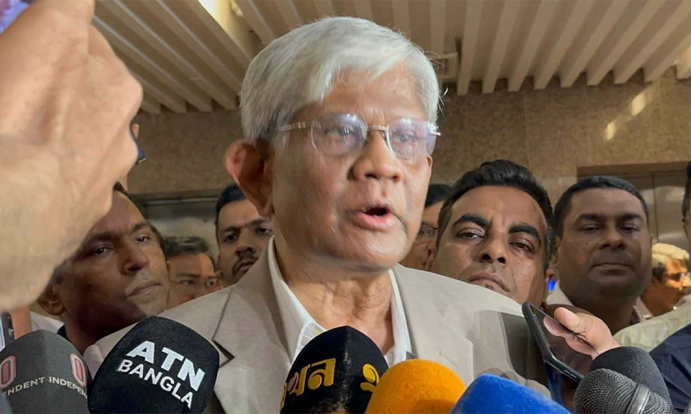 গুলিবিদ্ধ ইনকিলাব মঞ্চের মুখপাত্র শরীফ ওসমান বিন হাদির বিদেশে চিকিৎসার ব্যয় বহন করবে সরকার