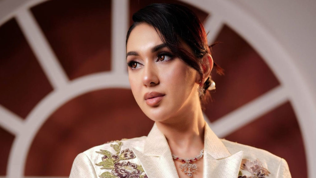 ঢালিউডের জনপ্রিয় নায়িকা অপু বিশ্বাস ফিরছেন পর্দায়, ‘দুর্বার’ সিনেমায় সজলের সঙ্গে জুটি