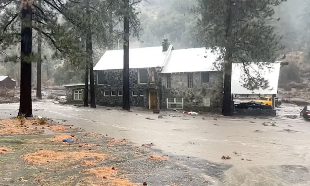 ক্যালিফোর্নিয়ায় বন্যা ও ভূমিধসে তিনজনের মৃত্যু, লাখো মানুষ বিদ্যুৎবিচ্ছিন্ন