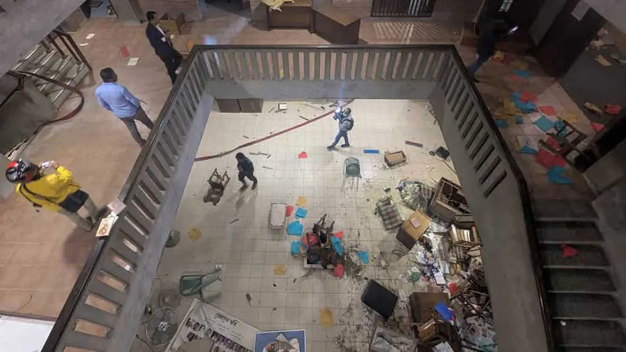 ধানমন্ডিতে ছায়ানট ভবনে হামলা ও অগ্নিসংযোগের ঘটনা