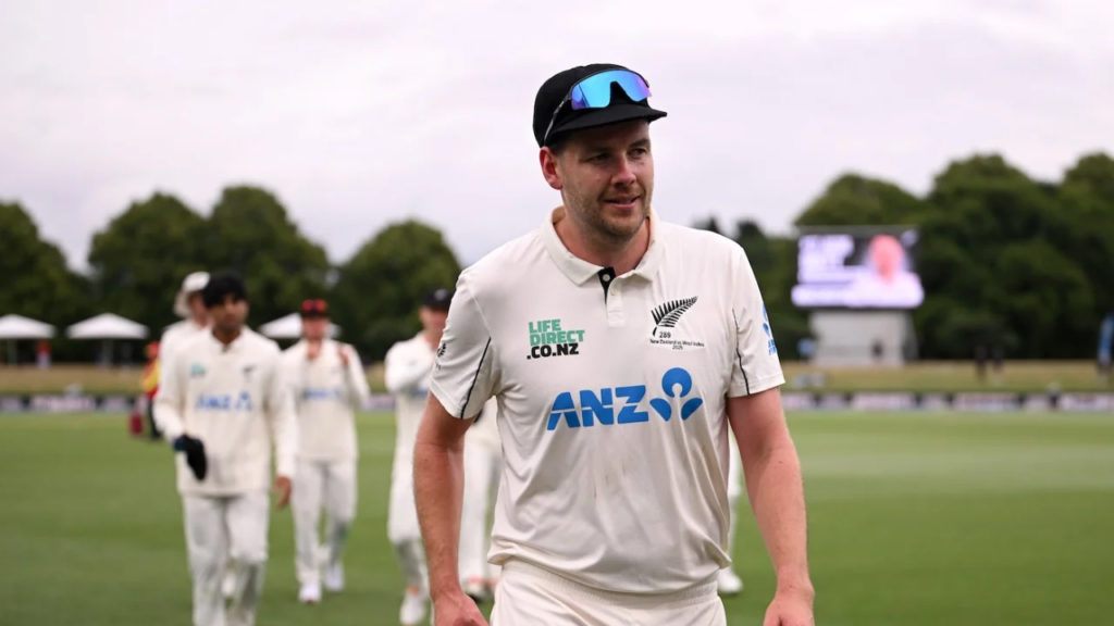 নিউজিল্যান্ড ব্যাটিংয়ে সুবিধা নেয়, ওয়েস্ট ইন্ডিজ ধসের মুখে