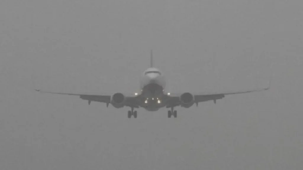 ঘন কুয়াশায় শাহজালাল বিমানবন্দরে আটটি ফ্লাইট ডাইভার্ট