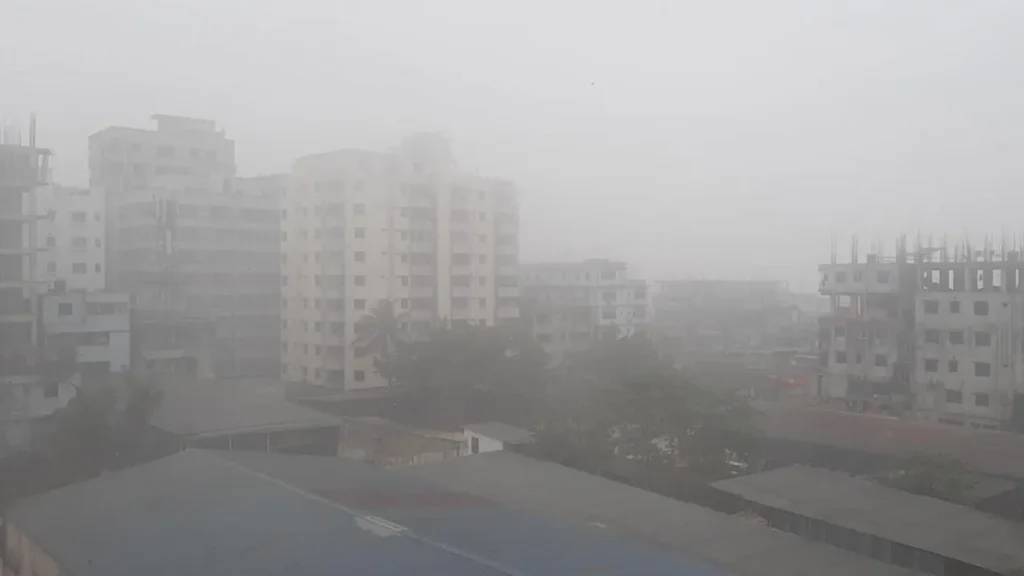 ঢাকা সহ দেশের তাপমাত্রা শীতের প্রভাবে নিম্নস্তরে, কুয়াশায় ঢেকে গেছে শহর