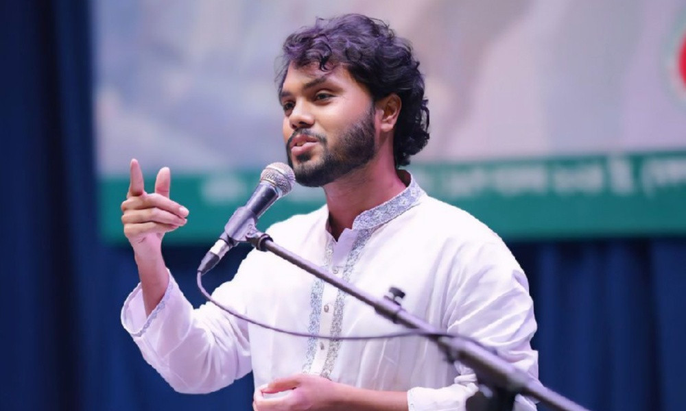 ইনকিলাব মঞ্চের মুখপাত্র শরীফ ওসমান বিন হাদি উন্নত চিকিৎসার জন্য সিঙ্গাপুরে পাঠানো হচ্ছে