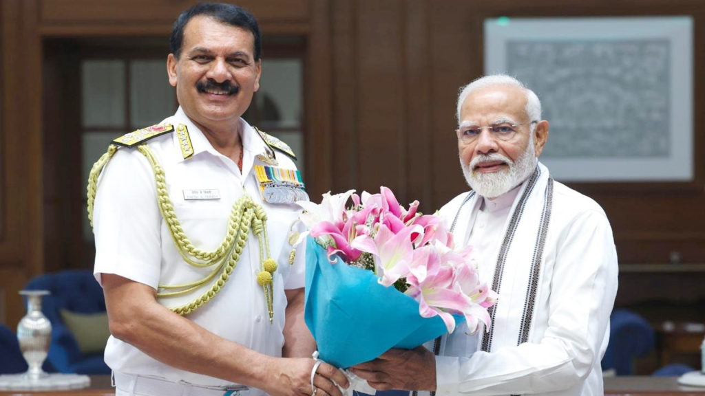 বাংলাদেশকে বন্ধু হিসেবে দেখতে চান ভারতের নৌবাহিনীর প্রধান অ্যাডমিরাল দিনেশ কে ত্রিপাঠি