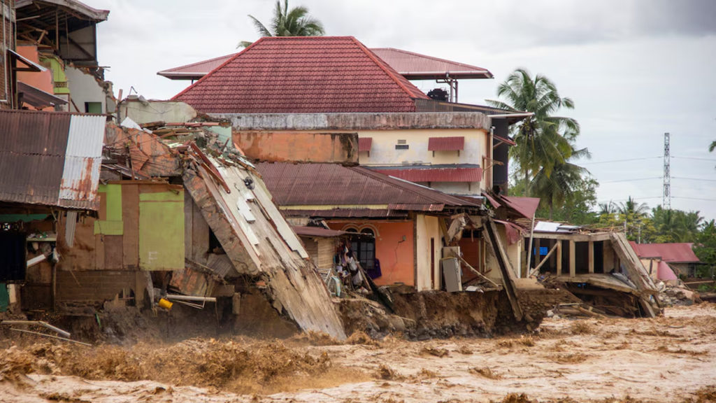 ইন্দোনেশিয়ায় ভয়াবহ বন্যায় মৃতের সংখ্যা ৬৩১