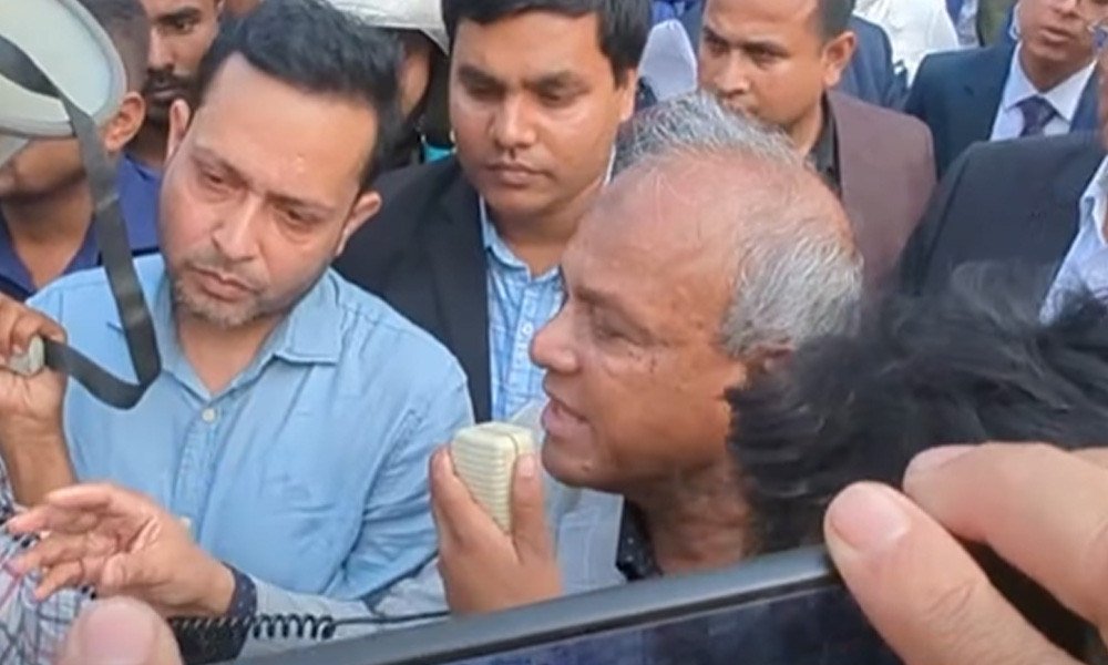 আওয়ামী লীগের সন্ত্রাসীদের দেখামাত্র গ্রেপ্তারের নির্দেশ স্বরাষ্ট্র উপদেষ্টার