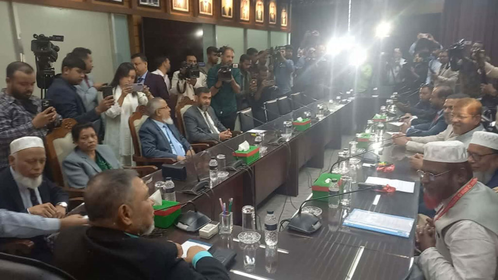 ত্রয়োদশ সংসদ নির্বাচন ও গণভোটের তফসিল প্রস্তুতি নিয়ে সিইসির সঙ্গে জামায়াতের বৈঠক