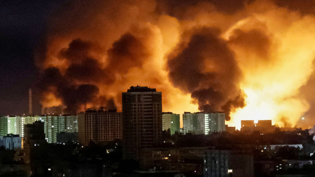 কিয়েভে রুশ হামলায় ২ নিহত, ৪৬ আহত; ১০ লাখ পরিবার বিদ্যুৎহীন