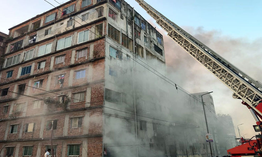 কেরানীগঞ্জের বাবু বাজারে ১২তলা ভবনে অগ্নিকাণ্ড, নিয়ন্ত্রণে কাজ করছে ফায়ার সার্ভিসের ১২ ইউনিট