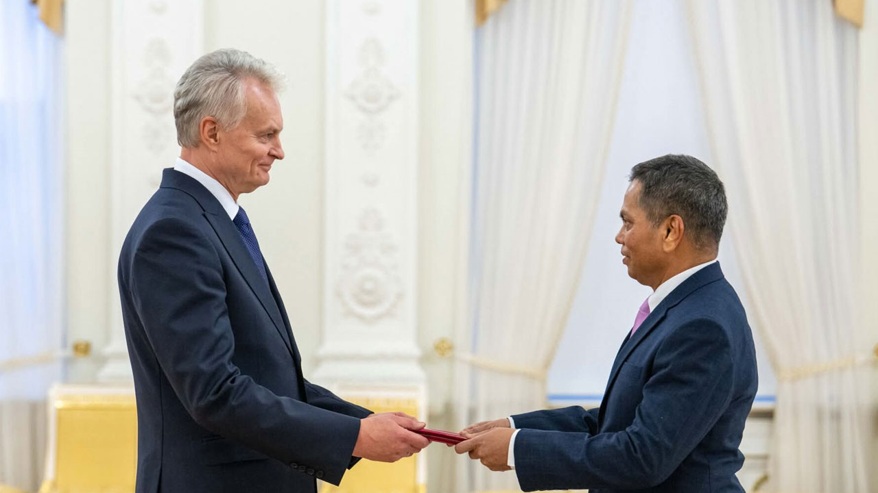 বাংলাদেশের রাষ্ট্রদূতের পরিচয়পত্র পেশ, লিথুয়ানিয়ার সঙ্গে দ্বিপক্ষীয় সম্পর্ক জোরদারে আলোচনা