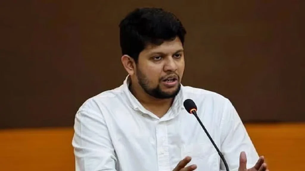 এনসিপিতে যোগ না দেওয়ার ঘোষণা মাহফুজ আলমের