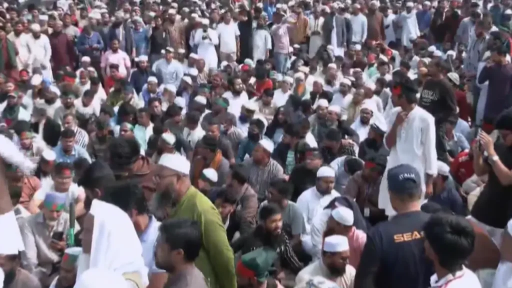 সর্বস্তরের জড়ো মানুষ মানিক মিয়া অ্যাভিনিউয়ে