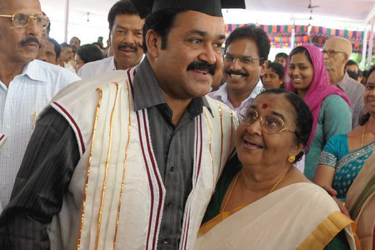 মোহনলালের মা শান্তাকুমারী আজ না ফেরার দেশে চলে গেলেন