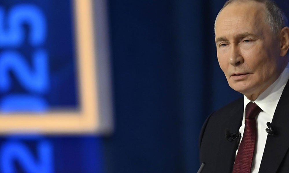 রাশিয়ার প্রেসিডেন্ট পুতিন ইউক্রেনে নতুন সামরিক অভিযান না করার শর্তে শান্তিপ্রিয় সমাধানের ইঙ্গিত দিয়েছে