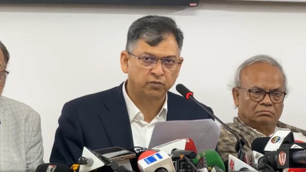 ১৭ বছর পর দেশে ফিরেই তারেক রহমান সরাসরি খালেদা জিয়াকে দেখতে যাচ্ছেন