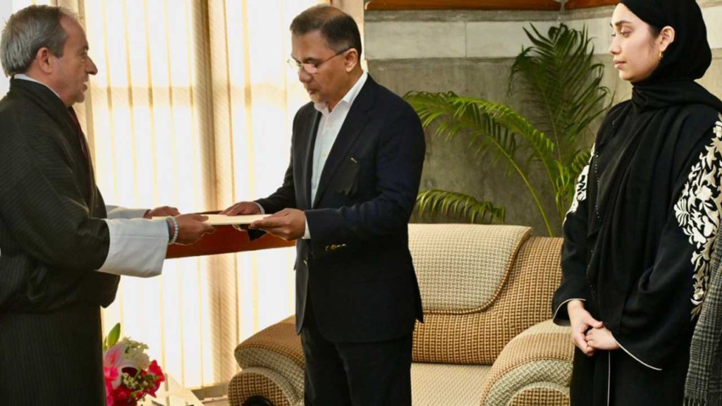 তারেক রহমানের হাতে শোকবার্তা তুলে দিলেন নেপাল ও ভুটানের দুই পররাষ্ট্রমন্ত্রী