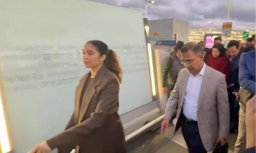 হিথরো বিমানবন্দরে পৌঁছেছেন তারেক রহমান