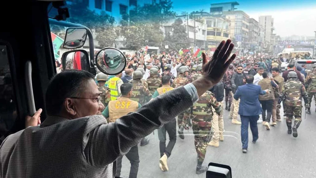 জনস্রোত ঠেলে সমাবেশস্থলে যাচ্ছেন তারেক রহমান