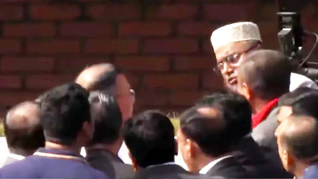 হাদির বড় ভাইয়ের সঙ্গে সংক্ষিপ্ত সাক্ষাৎ তারেক রহমানের