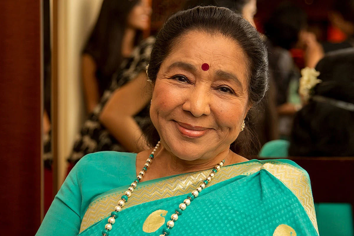 সংগীত ও রান্নার স্মৃতিতে গড়া আশা ভোঁসলের জীবন ও দর্শন