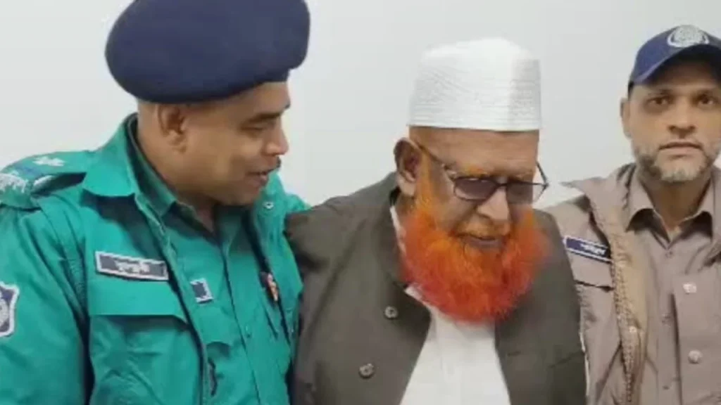 মুক্তিযুদ্ধকালীন মানবতাবিরোধী অপরাধে সাজাপ্রাপ্ত রোকন আবুল কালাম আজাদ আত্মসমর্পণ করেছেন