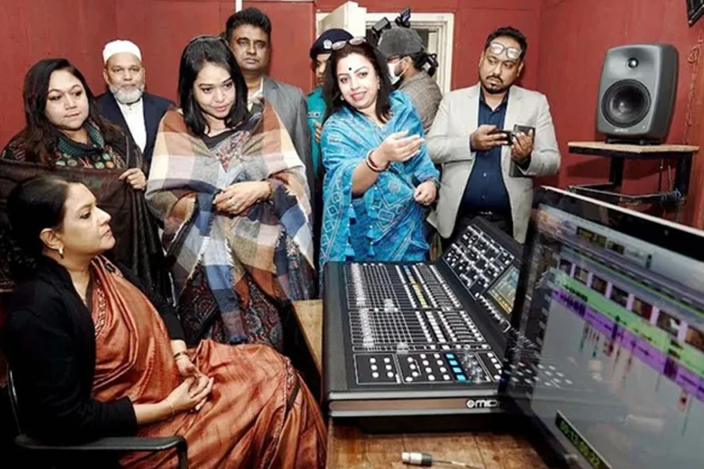 চলচ্চিত্র খাতে ডিজিটাল ও অবকাঠামোগত উন্নয়ন ত্বরান্বিত করতে বিএফডিসি পরিদর্শন