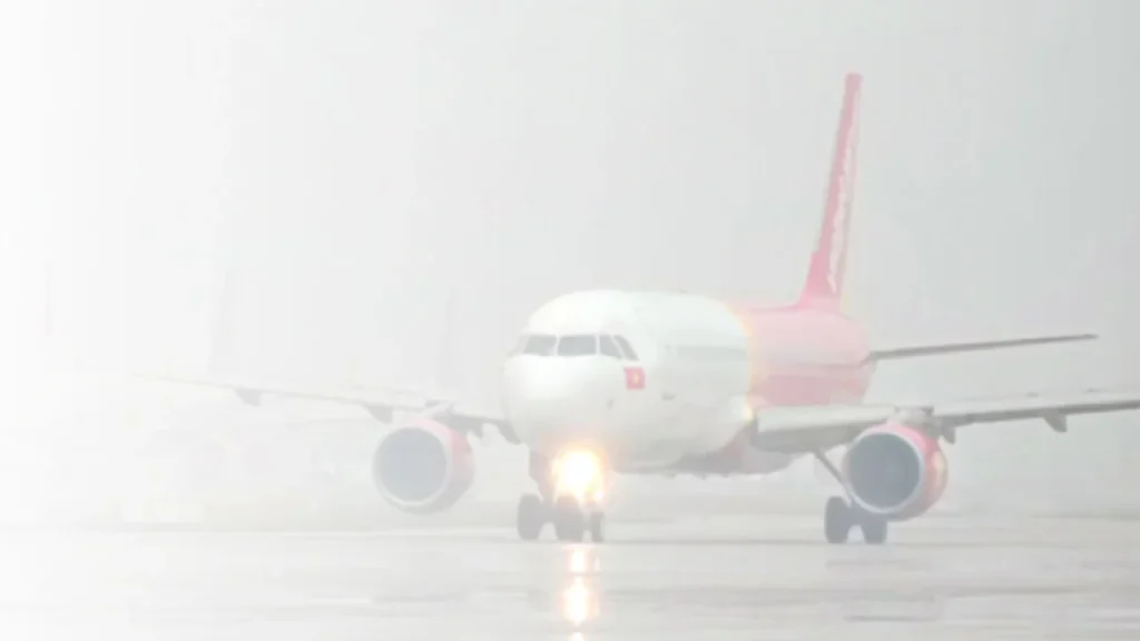 শাহজালাল বিমানবন্দর আইএলএস ক্যাটাগরি-২ কার্যক্রমে ব্যাঘাত, ঘন কুয়াশায় ফ্লাইট ডাইভার্টে বাড়ছে ভোগান্তি