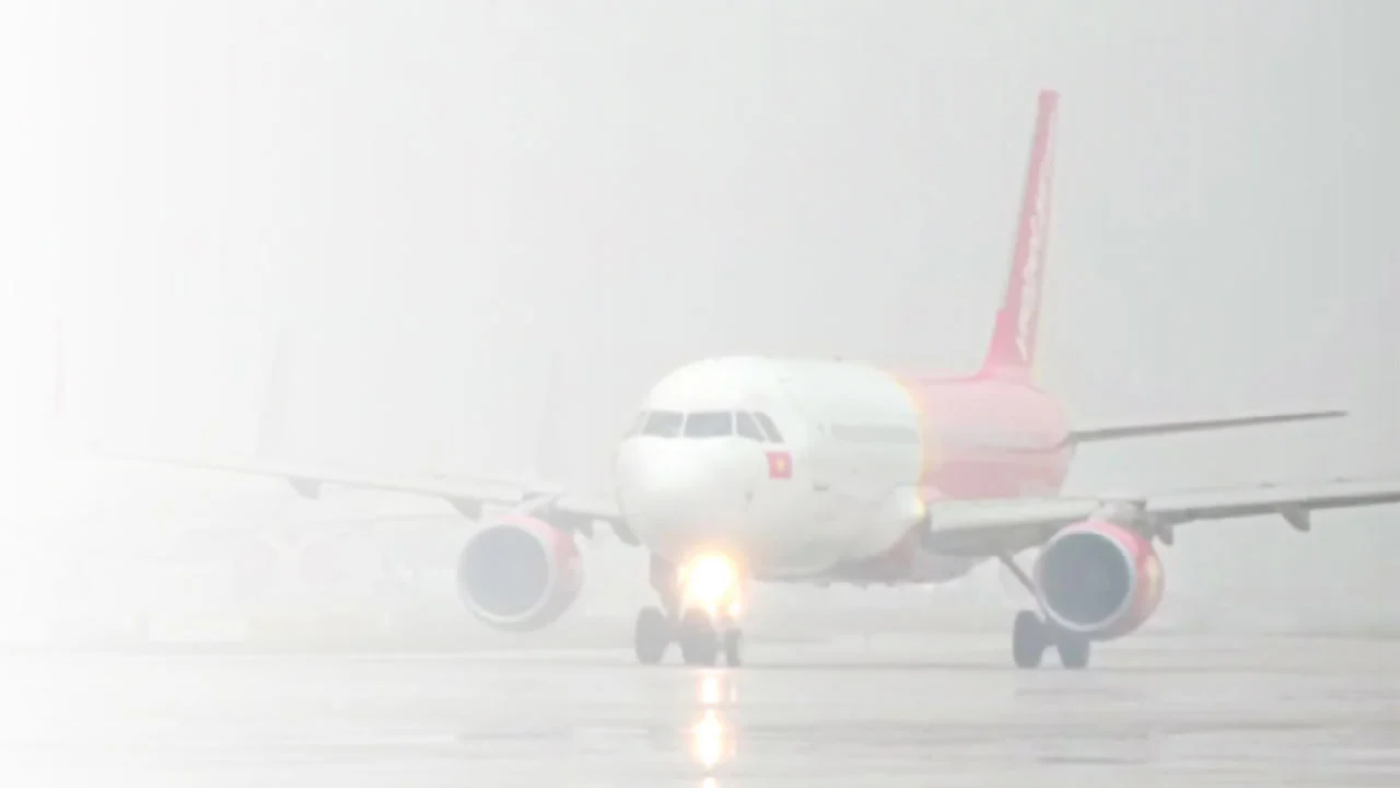 শাহজালাল বিমানবন্দর আইএলএস ক্যাটাগরি-২ কার্যক্রমে ব্যাঘাত, ঘন কুয়াশায় ফ্লাইট ডাইভার্টে বাড়ছে ভোগান্তি